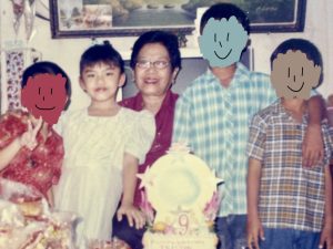 photo of a group of an old woman with 4 kids, i call them the 5k squad, the grandchildren who received Rp5000 to jajan